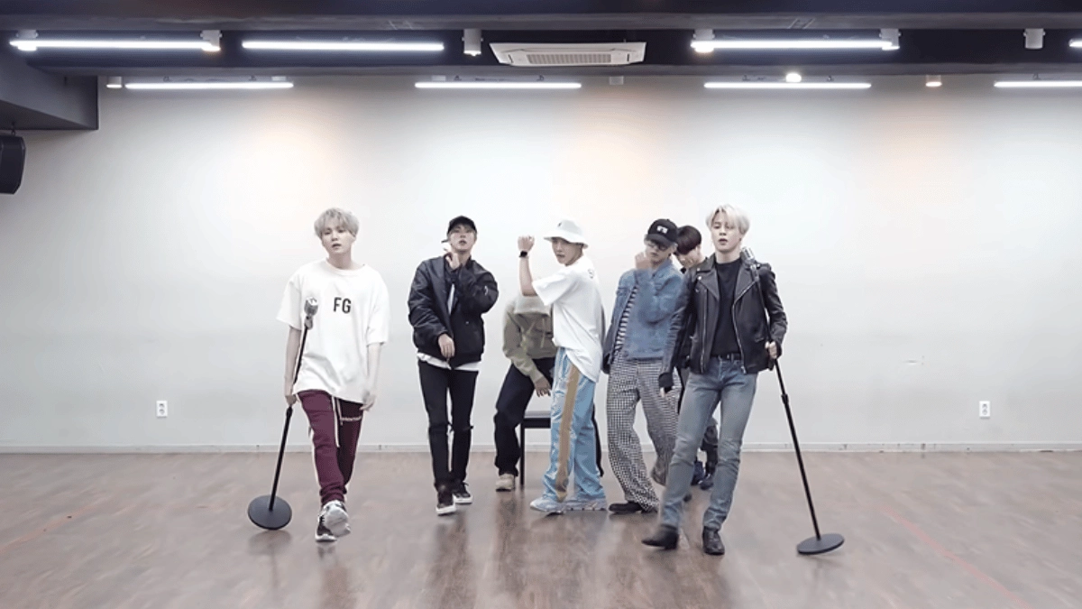 bts-jungkook-v-jimin-jin-and-others-switch-on-punjabi-mode-as-they-dance-to-daler-mehndi-balle-balle-song-viral-video
